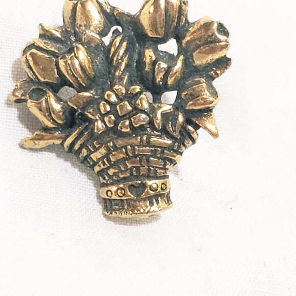 Basket Of Flowers Bouquet Lapel Pin Metal 3/4" Marked CTA - Picture 2 of 4